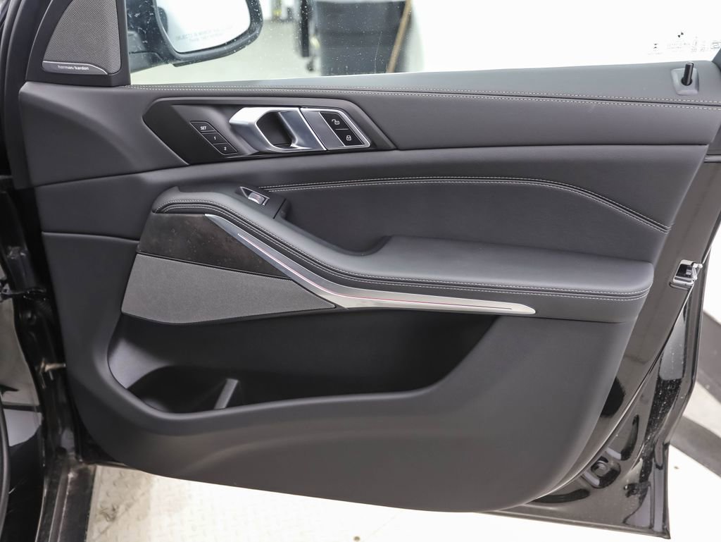 Used 2025 BMW X7 xDrive40i image 32