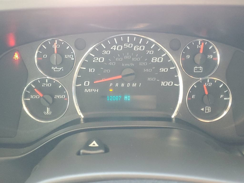 Used 2025 Chevrolet Express 2500 w/ Driver Convenience Package RWD image 17