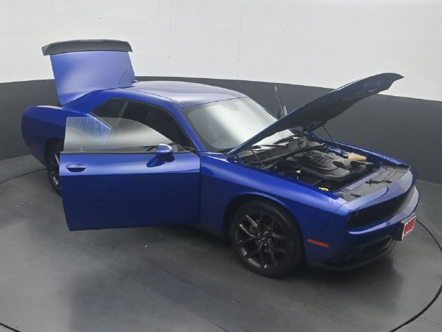 Used 2021 Dodge Challenger SXT w/ Driver Convenience Group RWD image 41