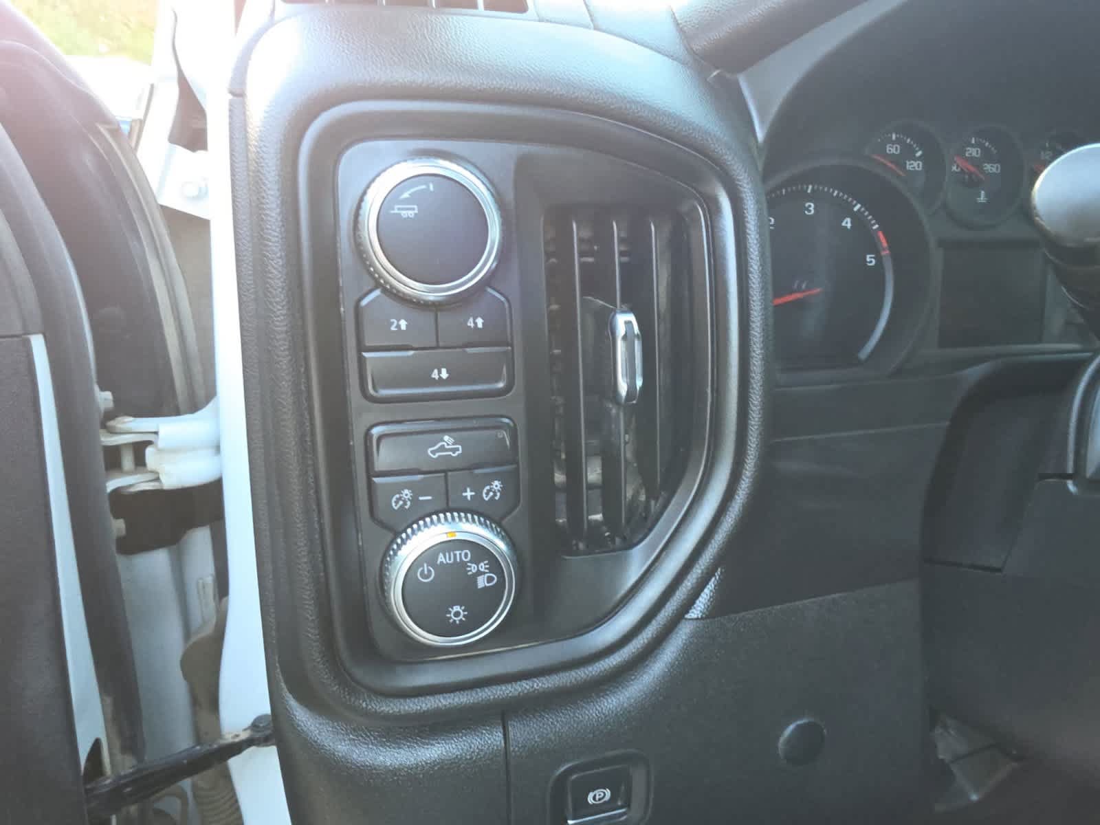 Used 2021 GMC Sierra 2500 4x4 Crew Cab w/ Convenience Package image 21