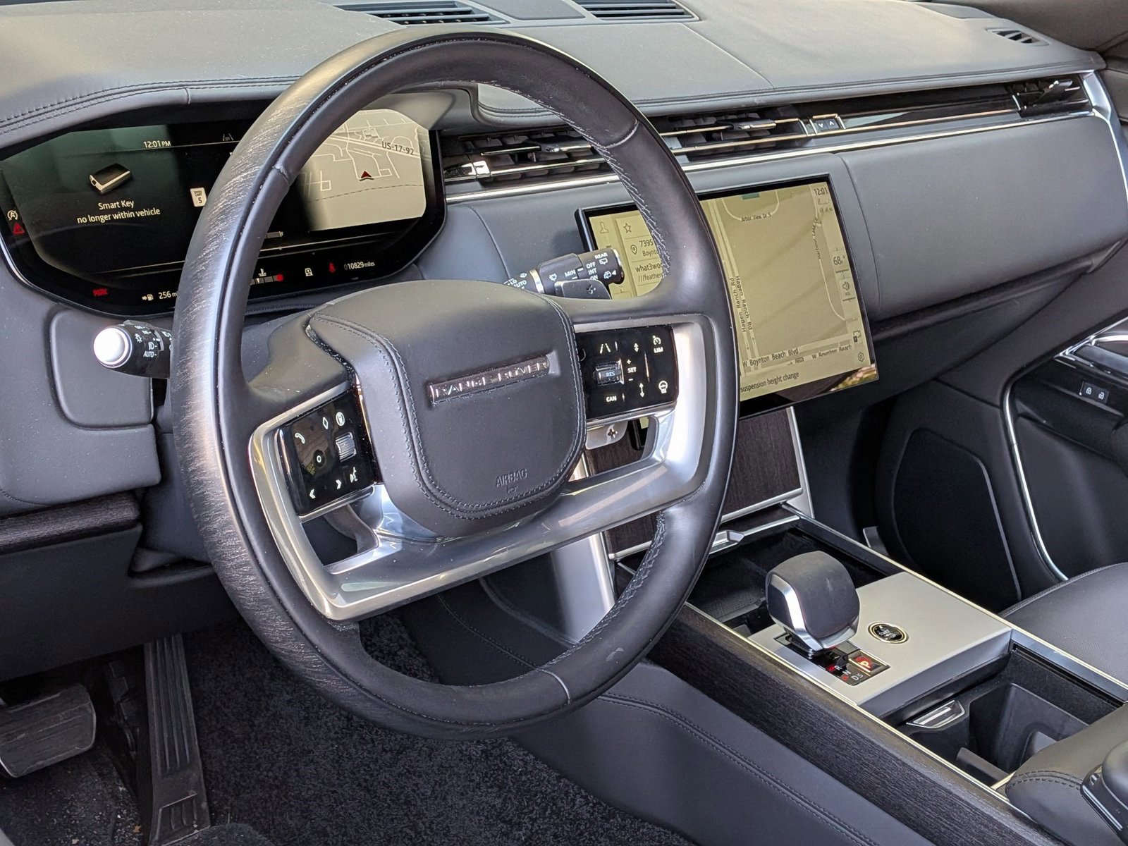 Used 2025 Land Rover Range Rover SE image 4