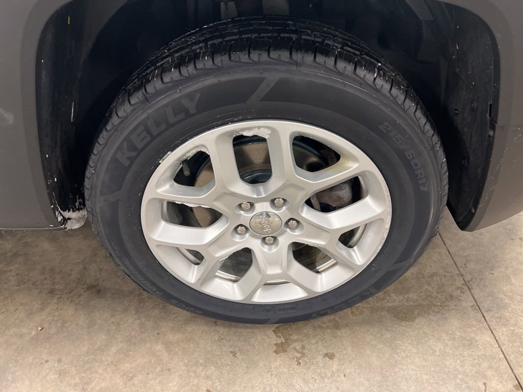 Used 2017 Jeep Renegade Latitude image 16