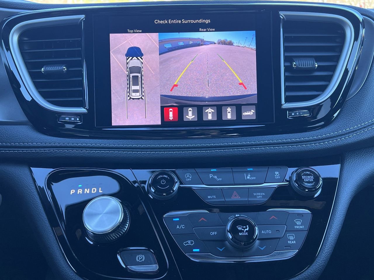 New 2026 Chrysler Pacifica Select image 3