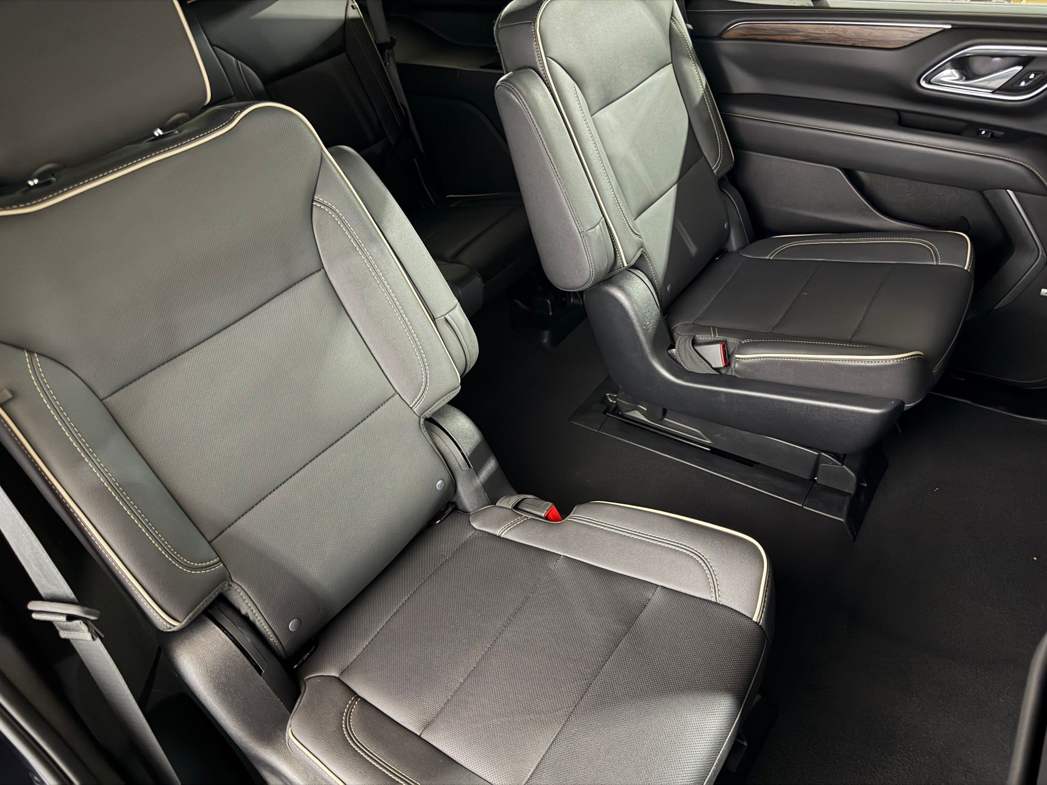 Used 2023 Chevrolet Tahoe Premier AWD/4WD image 31