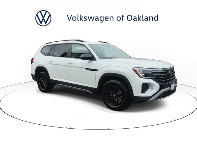 New 2026 Volkswagen Atlas Peak Edition AWD/4WD image 2