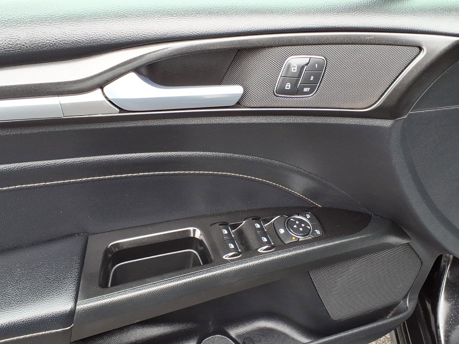 Used 2020 Ford Fusion Titanium image 6