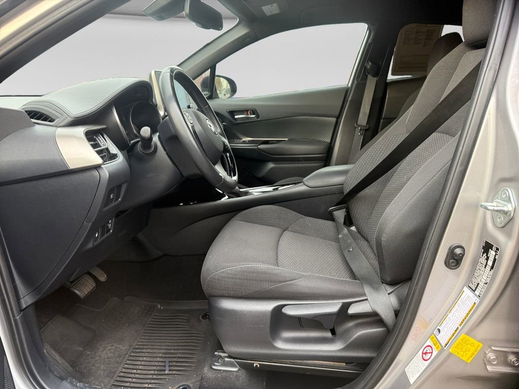 Used 2019 Toyota C-HR XLE image 10