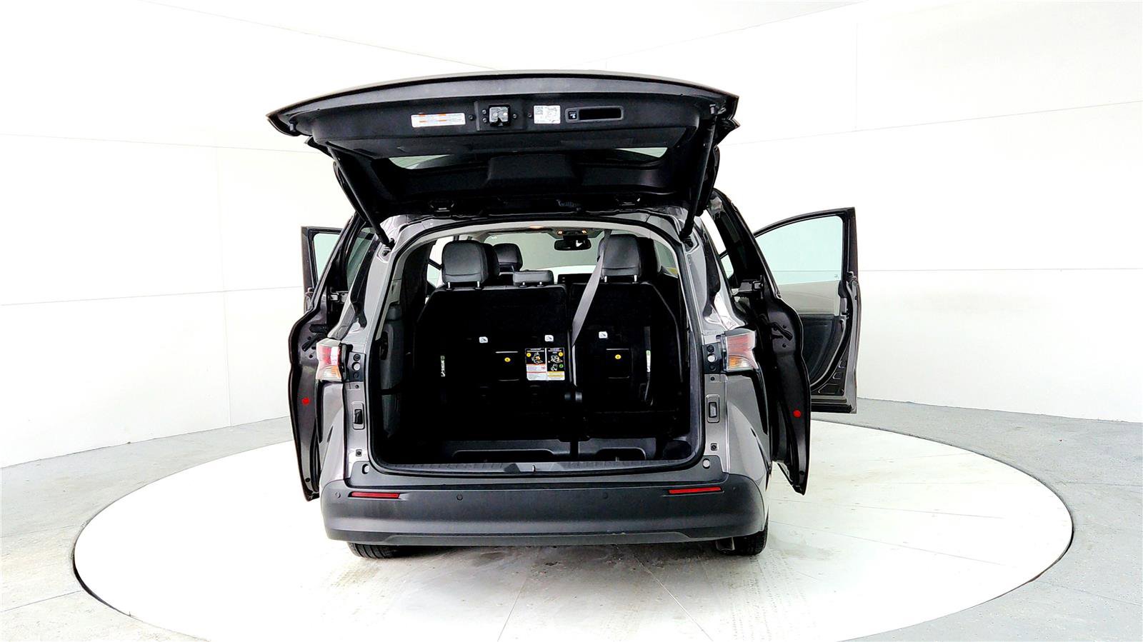 Used 2024 Toyota Sienna XLE image 11