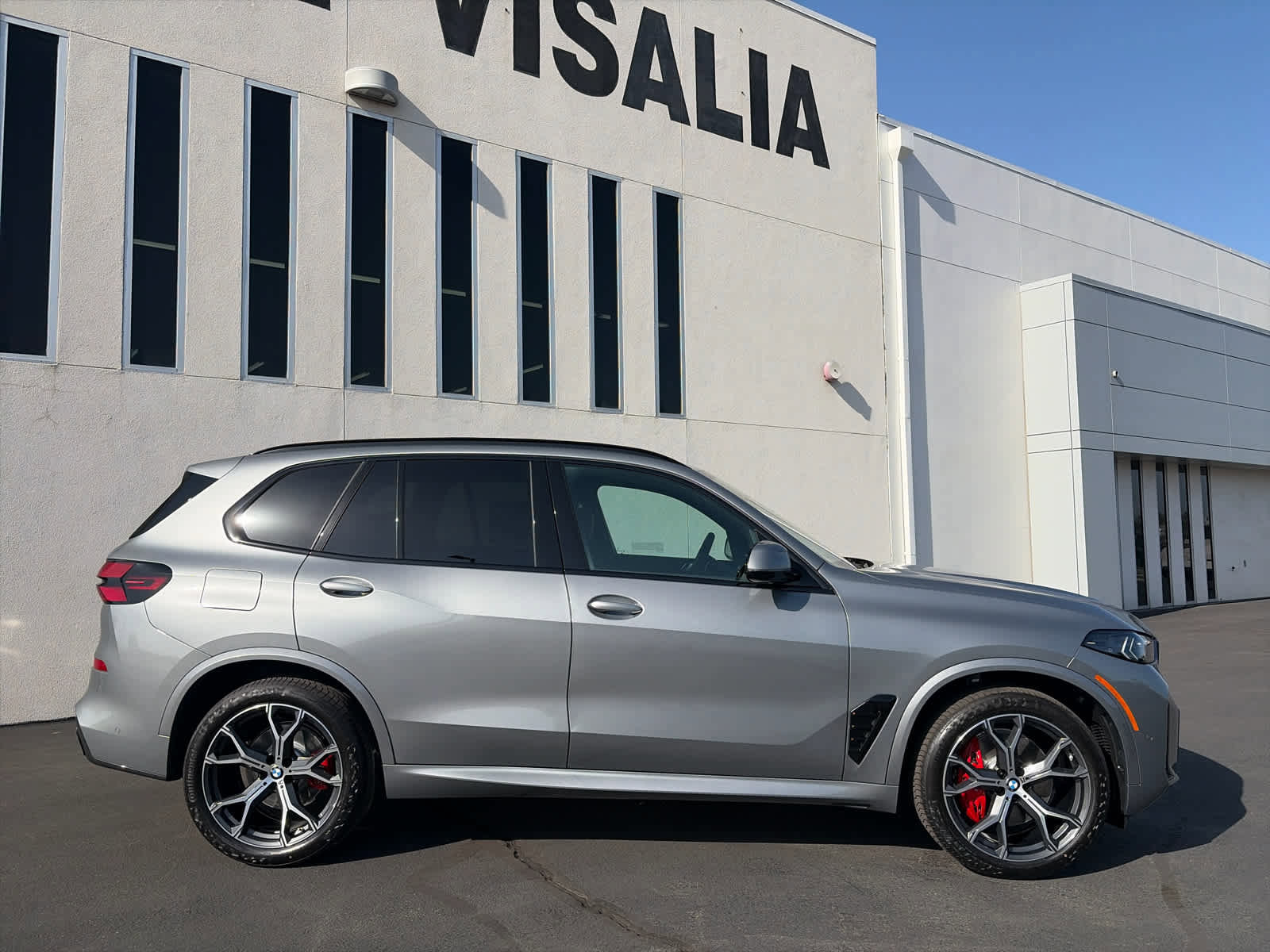 New 2026 BMW X5 xDrive40i w/ M Sport Package AWD/4WD image 4