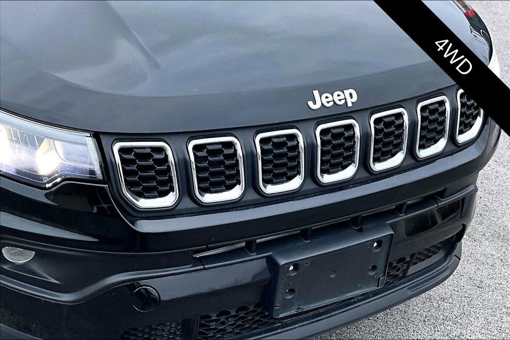 Used 2024 Jeep Compass Latitude image 30