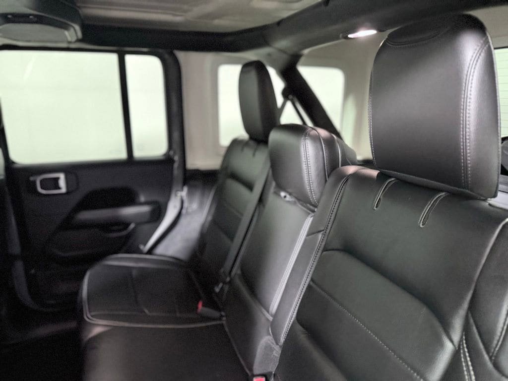 Used 2018 Jeep Wrangler Unlimited Sahara AWD/4WD image 21