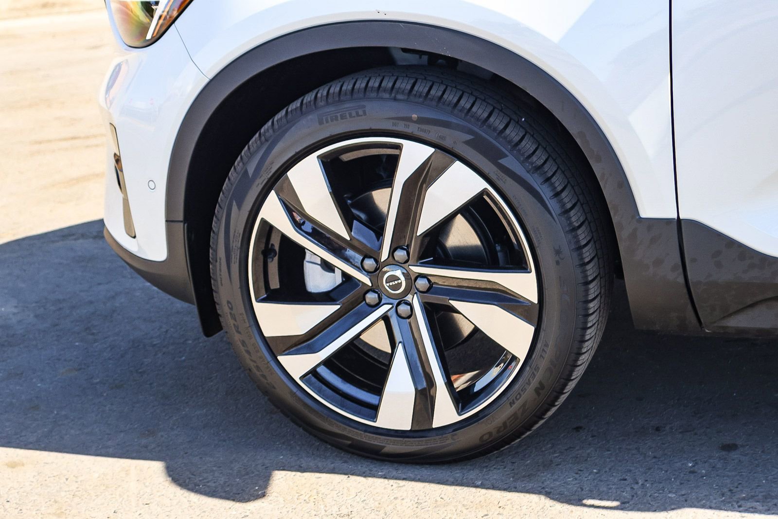 New 2026 Volvo XC40 B5 Ultra w/ Climate Package AWD/4WD image 9