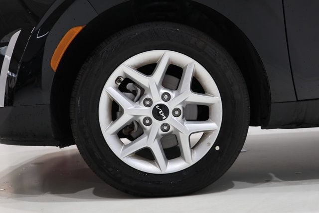Used 2025 Kia Soul LX w/ LX Technology Package FWD image 11