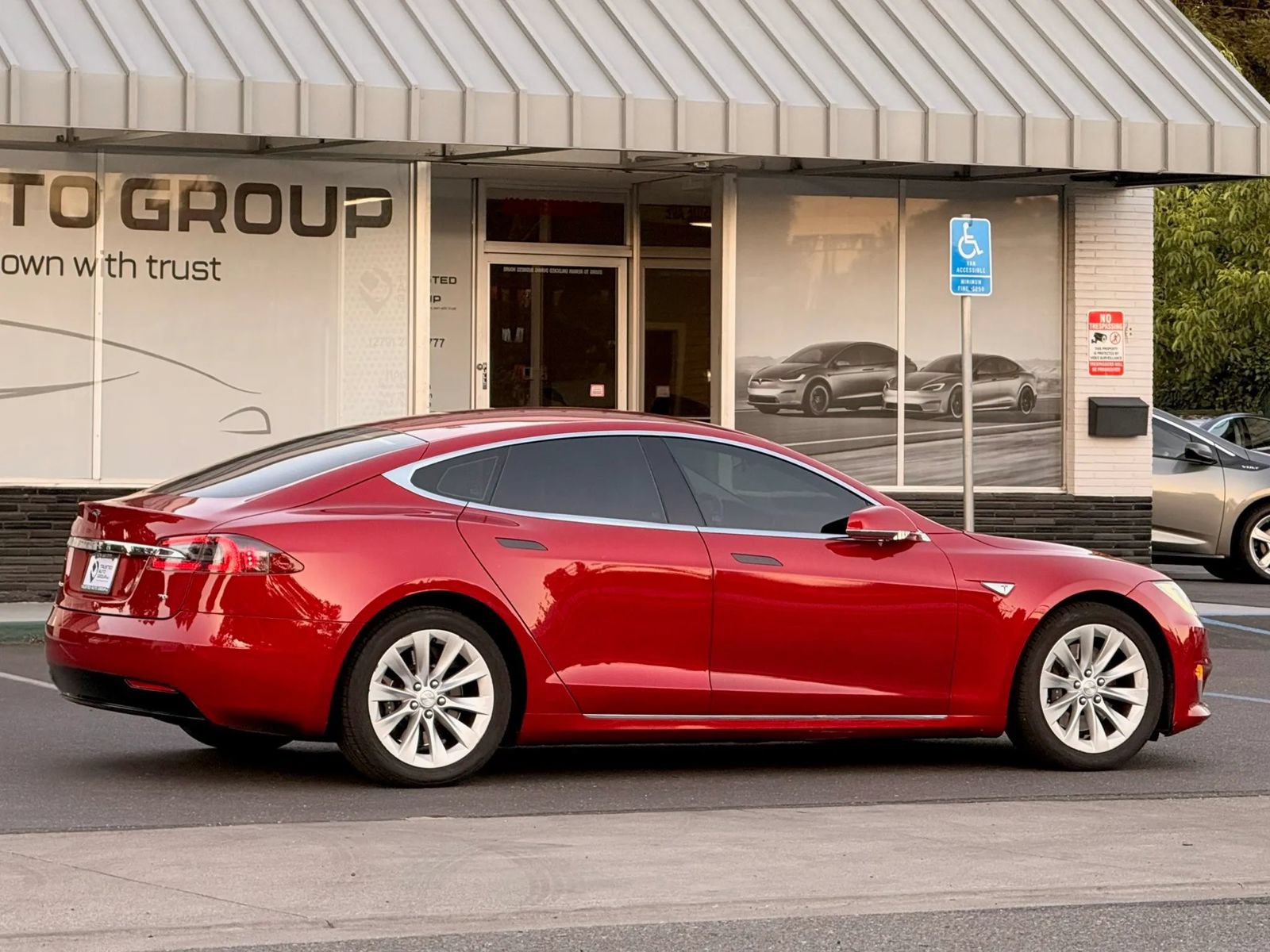 Used 2016 Tesla Model S 70 RWD image 8