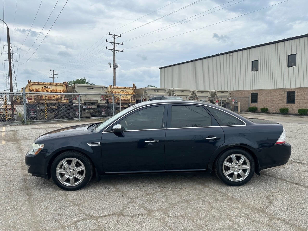 Used 2008 Ford Taurus Limited FWD image 2