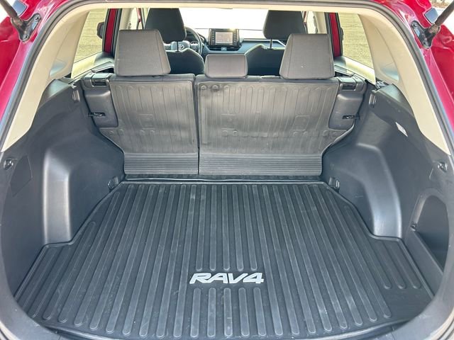 Used 2021 Toyota RAV4 LE image 19