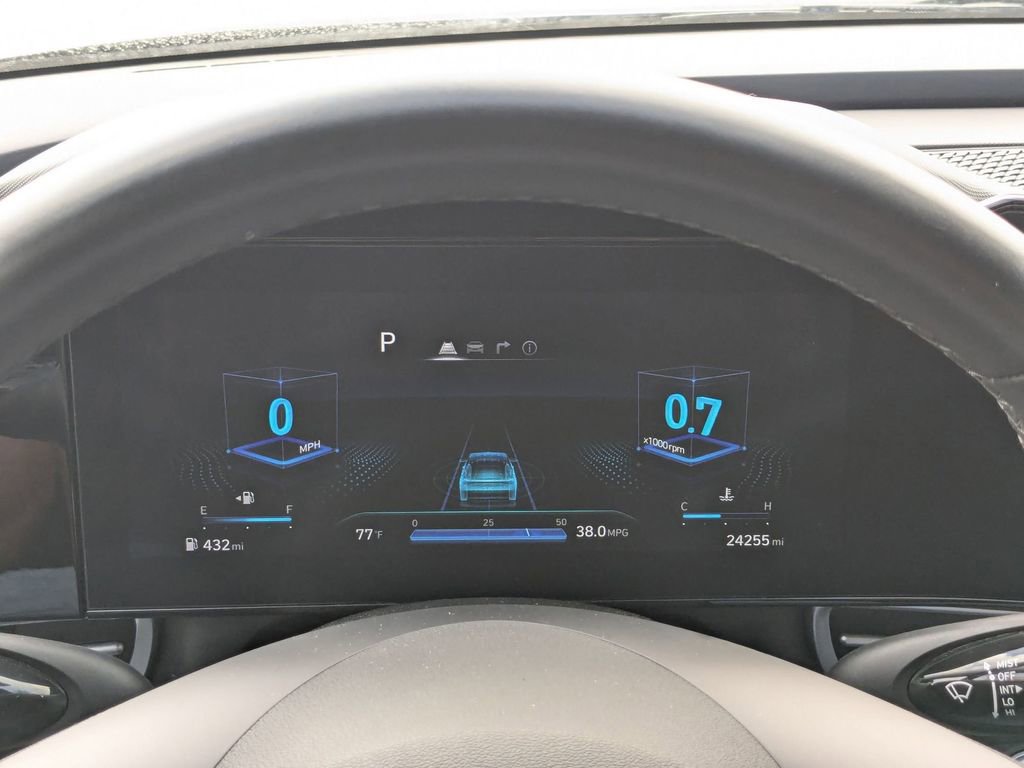 Used 2025 Hyundai Elantra SEL image 14