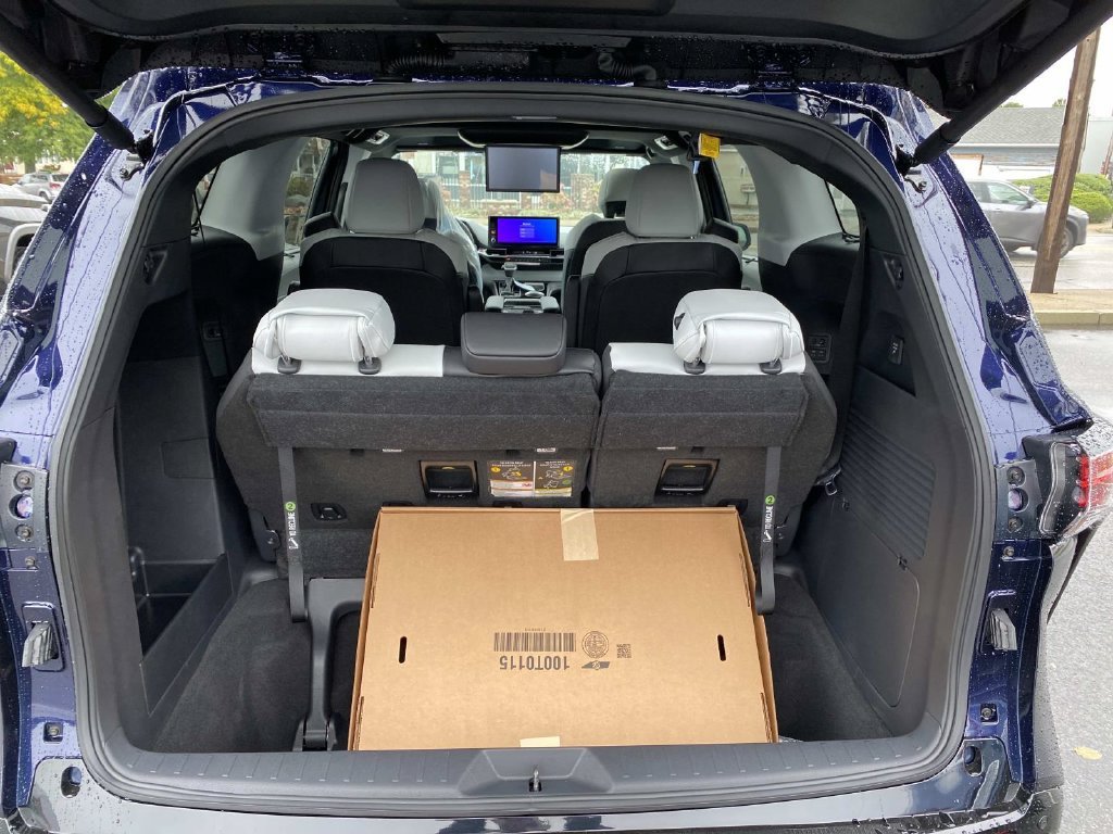 New 2026 Toyota Sienna XSE AWD/4WD image 5