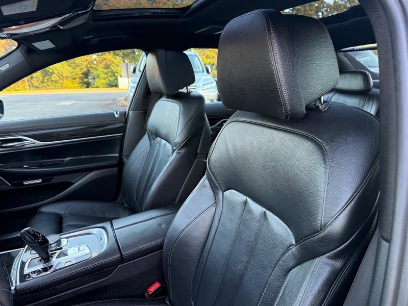 Used 2018 BMW 750i xDrive AWD/4WD image 38