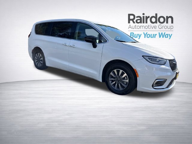 Used 2024 Chrysler Pacifica Limited