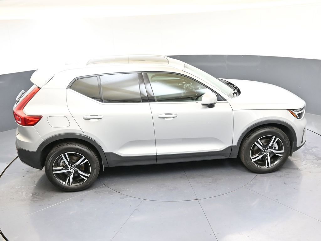 Certified 2025 Volvo XC40 B5 Core image 41