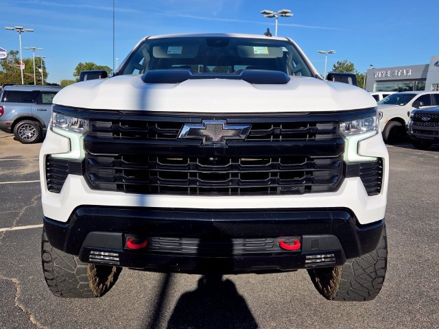 Used 2023 Chevrolet Silverado 1500 LT Trail Boss w/ LT Trail Boss Premium Package AWD/4WD image 2