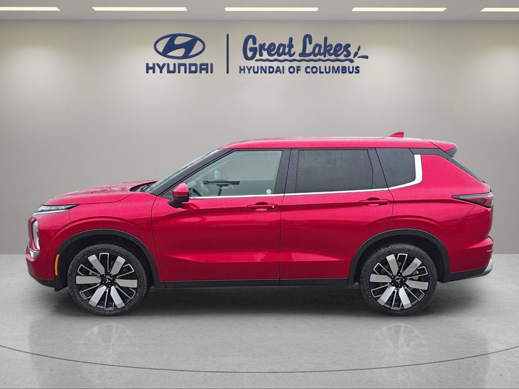 Used 2025 Mitsubishi Outlander SE FWD image 2