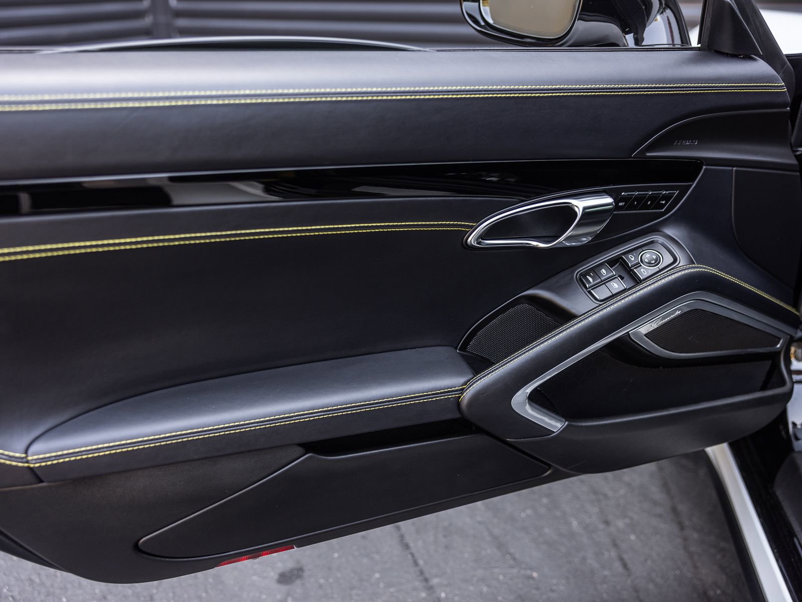 Certified 2015 Porsche 911 Turbo S AWD/4WD image 21
