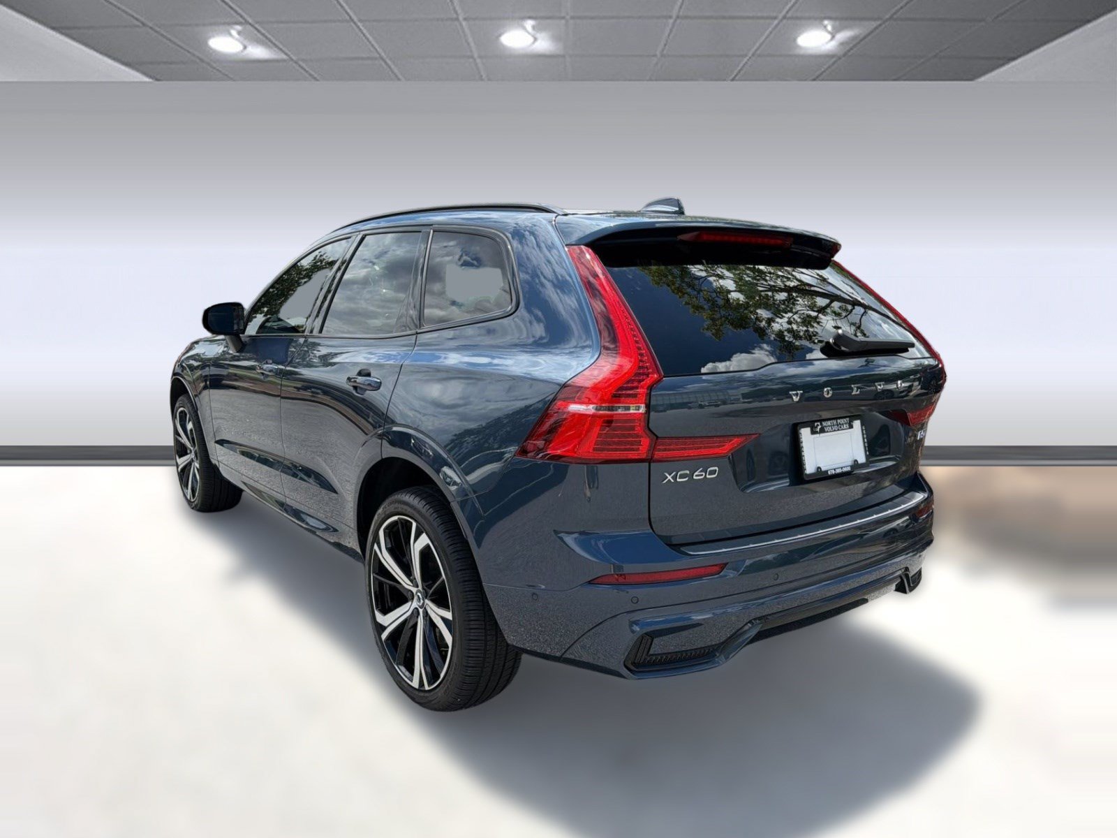 Certified 2024 Volvo XC60 B5 Ultimate w/ Protection Package Premier AWD/4WD image 3