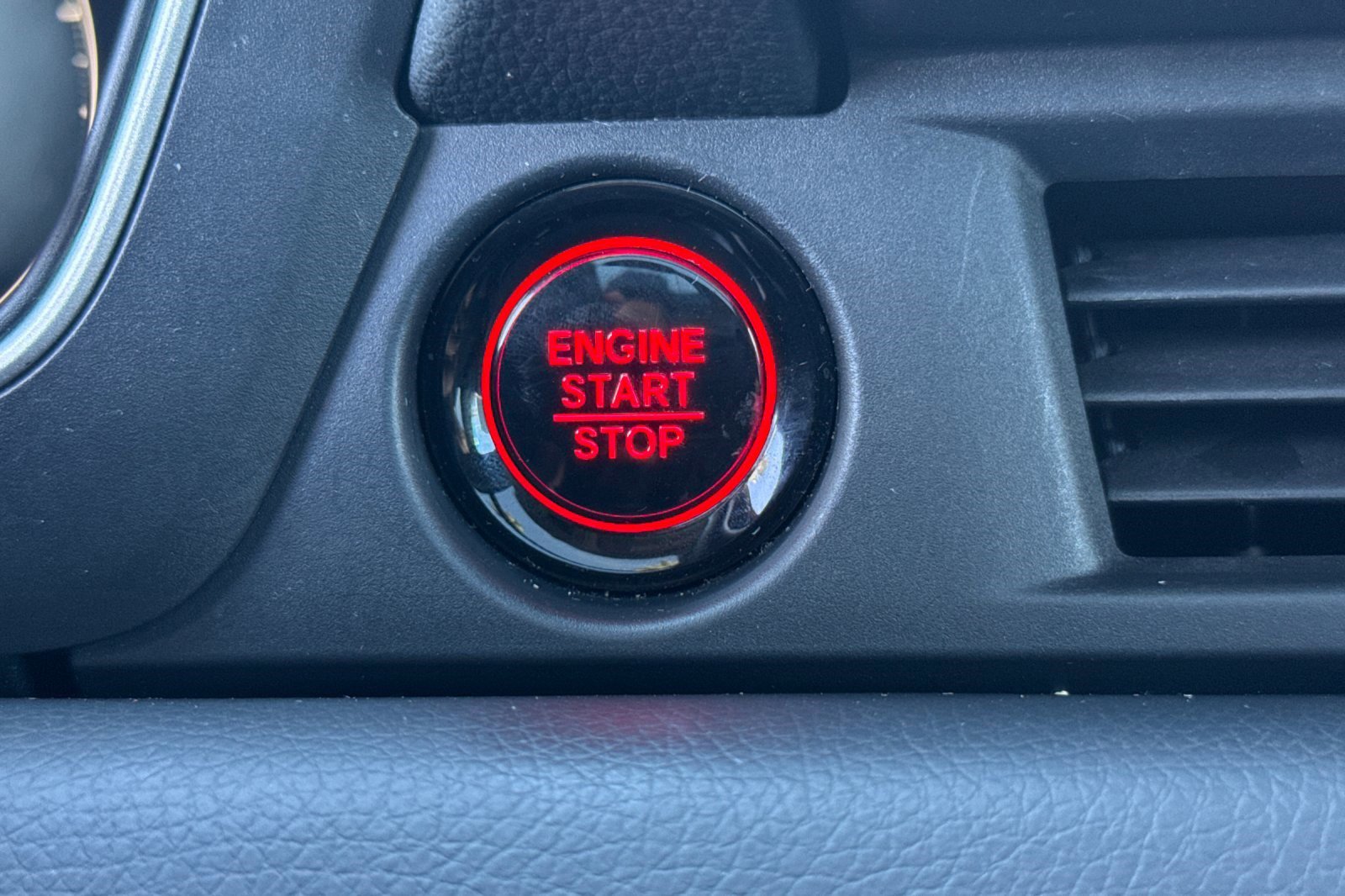 Certified 2025 Honda Pilot Touring image 36