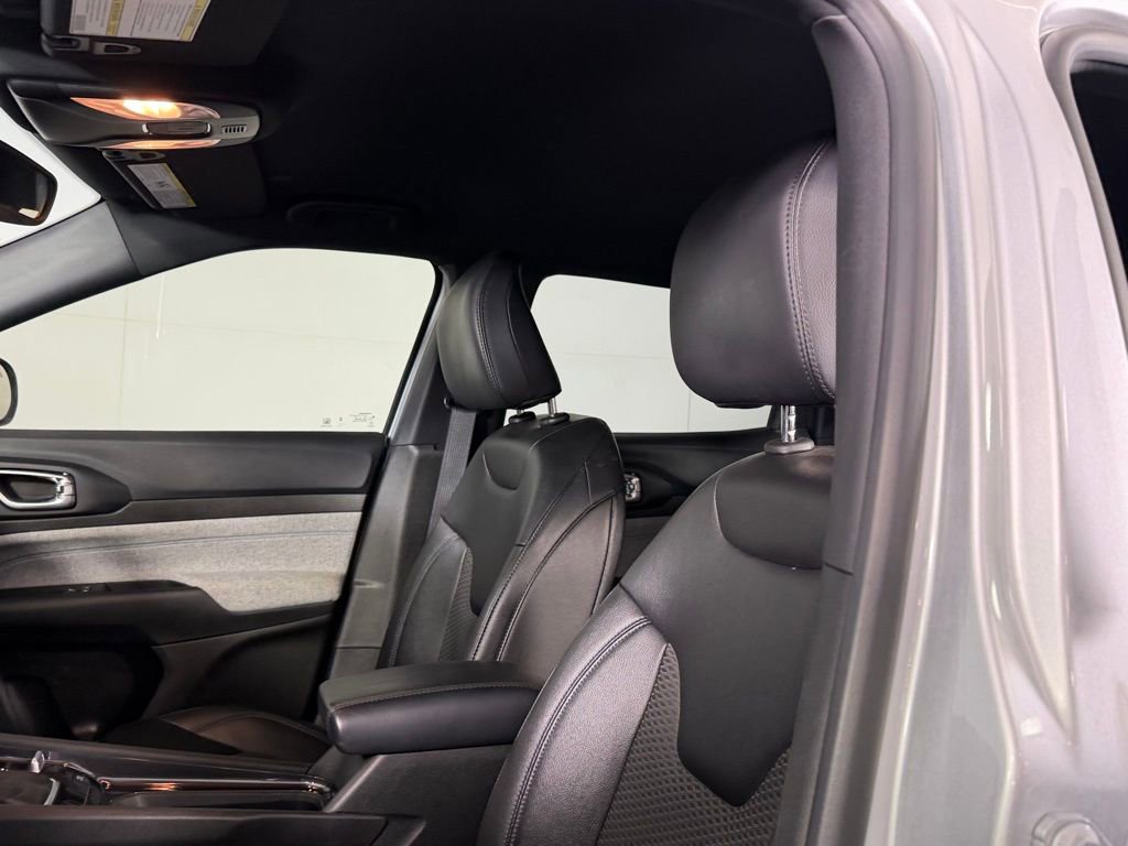 Certified 2024 Jeep Compass Latitude image 22