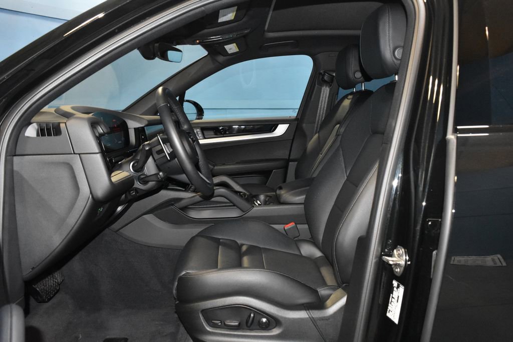 Certified 2025 Porsche Cayenne image 11