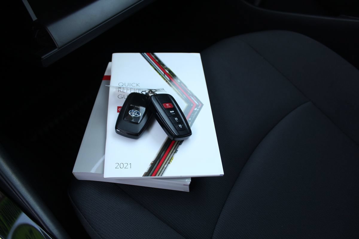 Used 2021 Toyota Corolla LE w/ Carpet Mat Package (TMS) FWD image 28