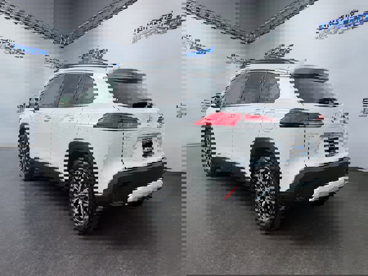 Used 2024 Toyota Corolla Cross XLE image 7