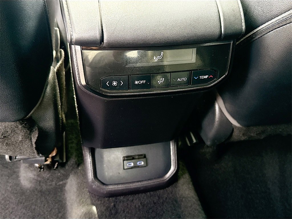 Used 2022 Toyota Highlander XLE image 27