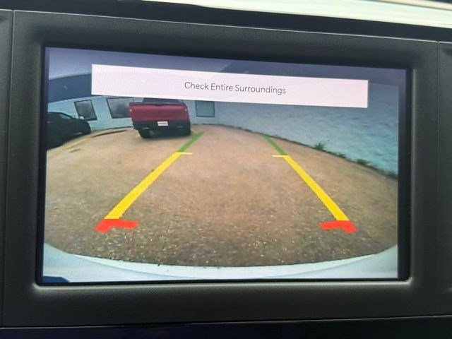 Used 2022 Chrysler Voyager LX FWD image 24