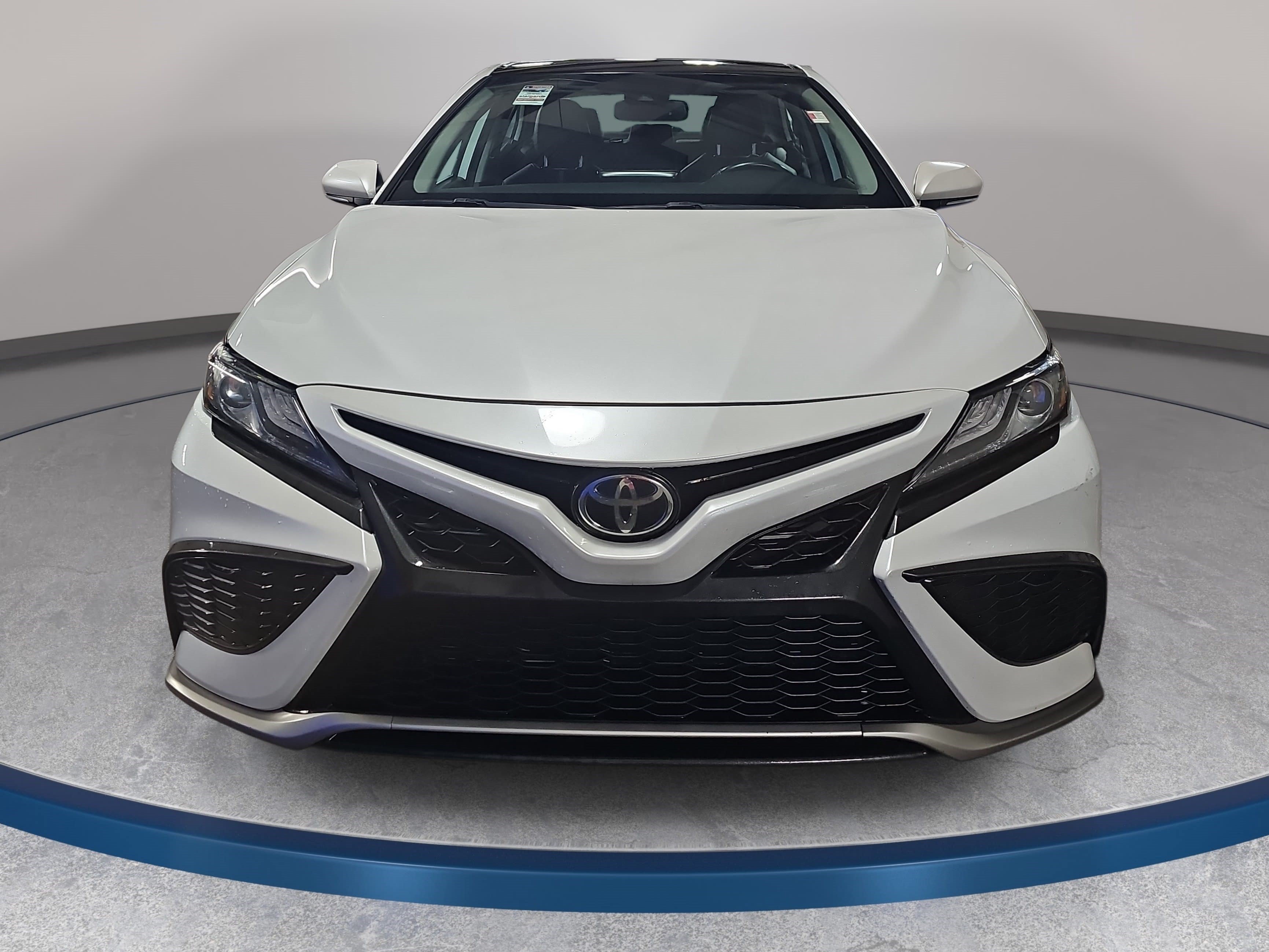 Used 2021 Toyota Camry XSE FWD image 2