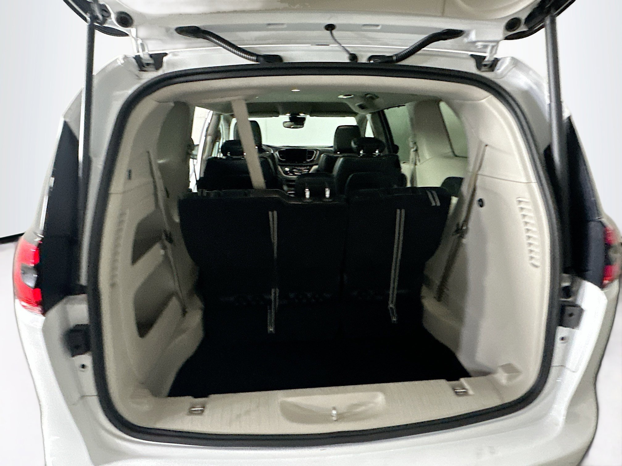 Used 2024 Chrysler Pacifica Touring-L image 29