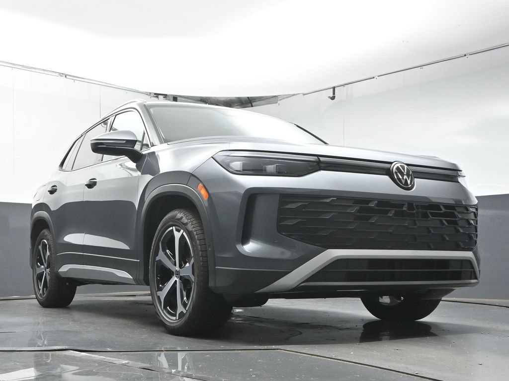New 2026 Volkswagen Tiguan SE FWD image 33