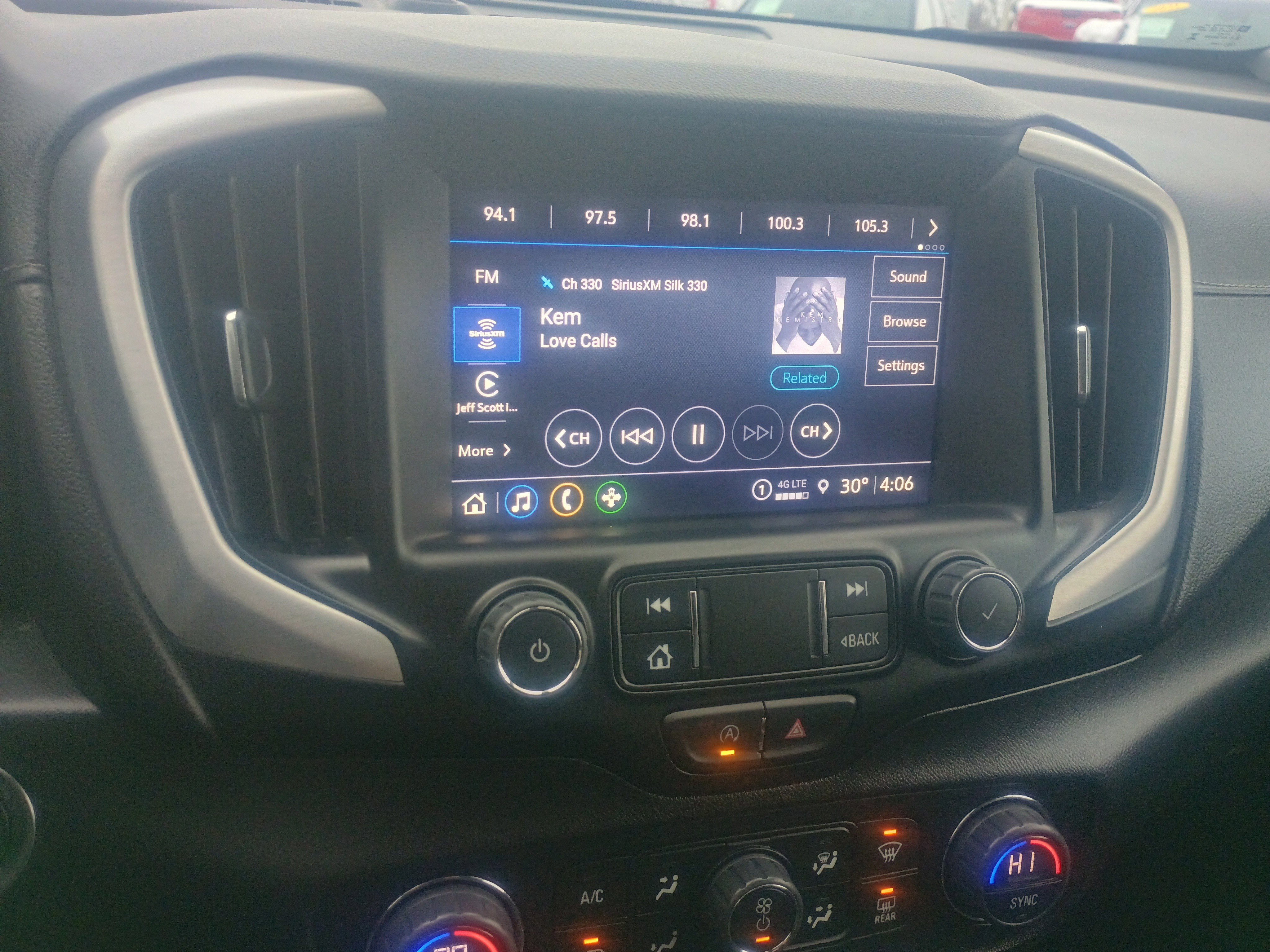 Used 2024 GMC Terrain SLT image 26