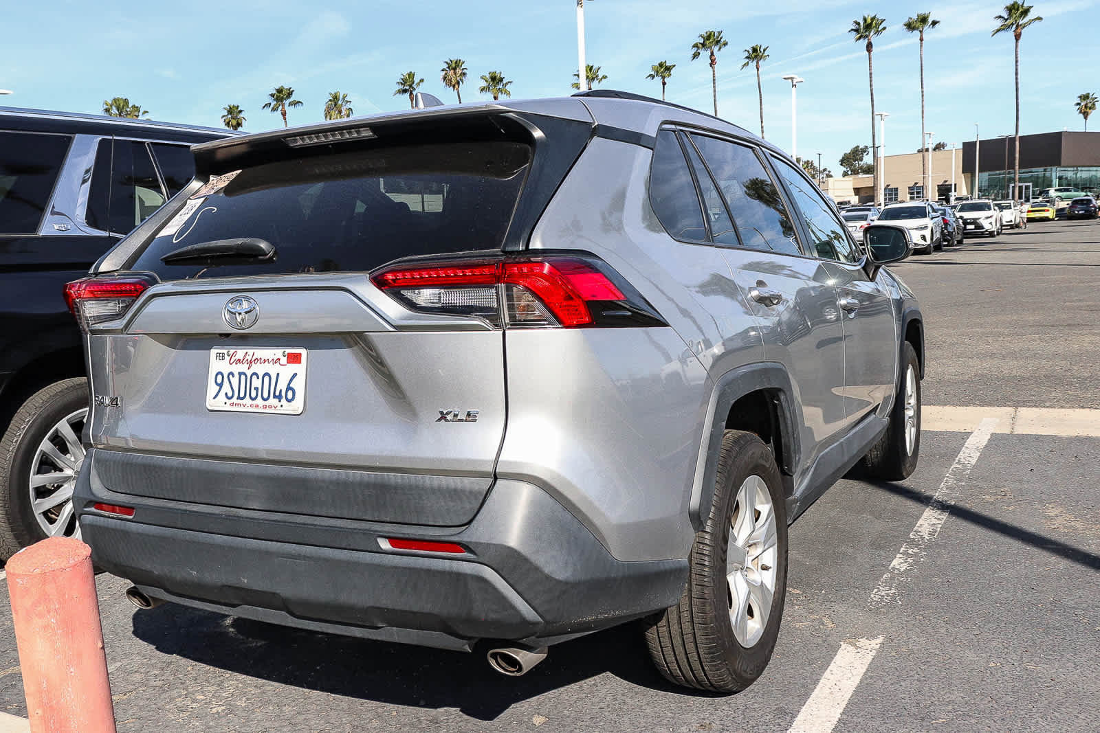 Used 2020 Toyota RAV4 XLE image 6