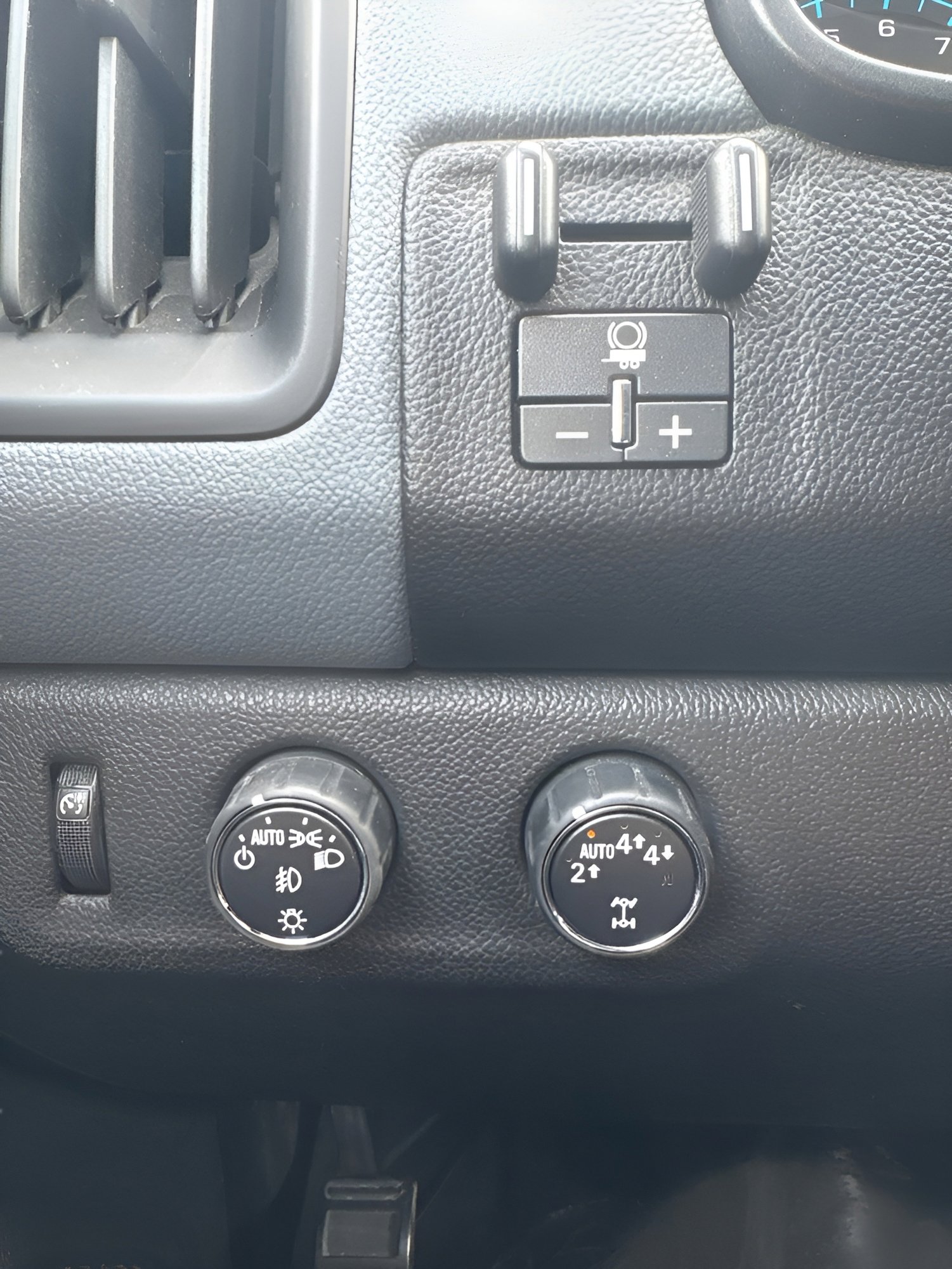 Used 2018 Chevrolet Colorado Z71 AWD/4WD image 21