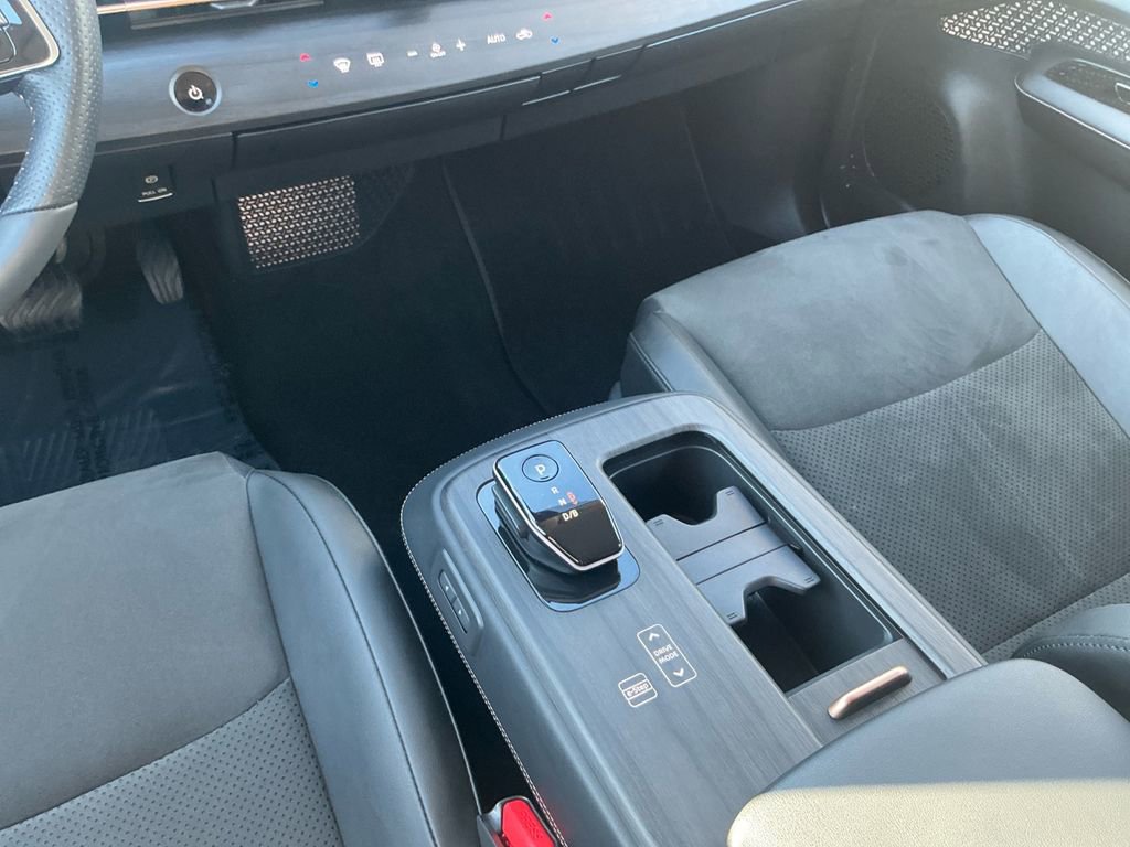 Used 2024 Nissan Ariya AWD image 19