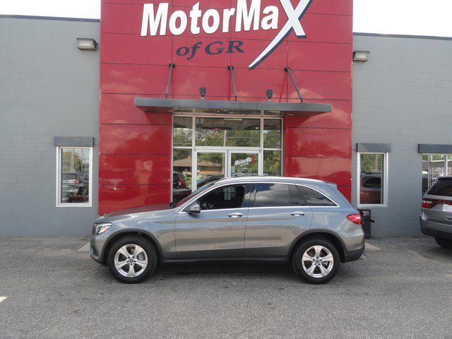 Used 2018 Mercedes-Benz GLC 300 4MATIC w/ Premium Package image 2