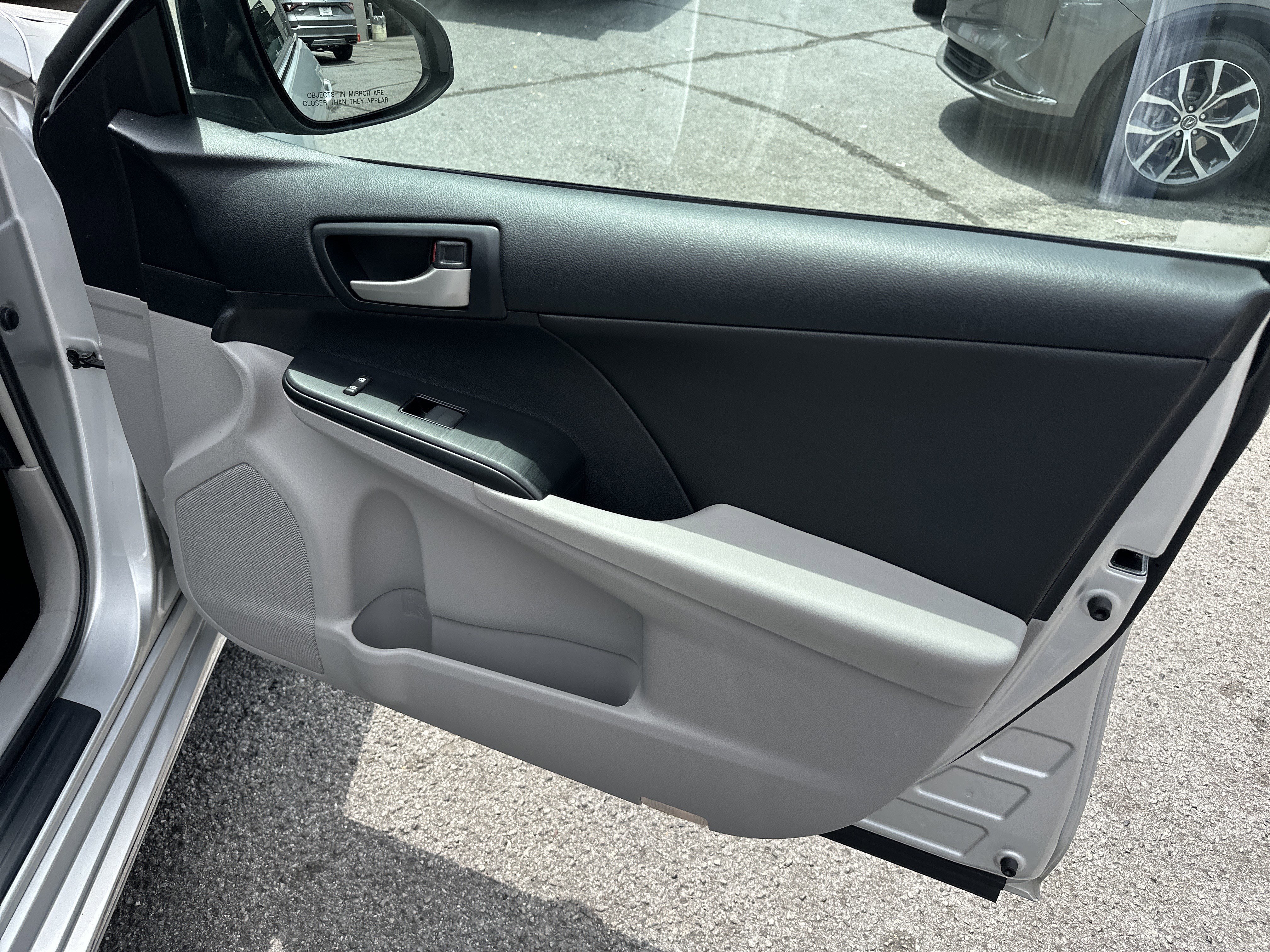 Used 2014 Toyota Camry LE FWD image 15