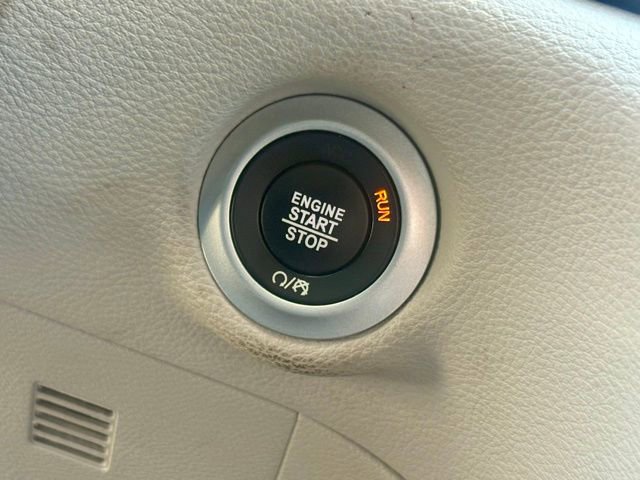 Used 2023 Chrysler Pacifica Limited FWD image 21