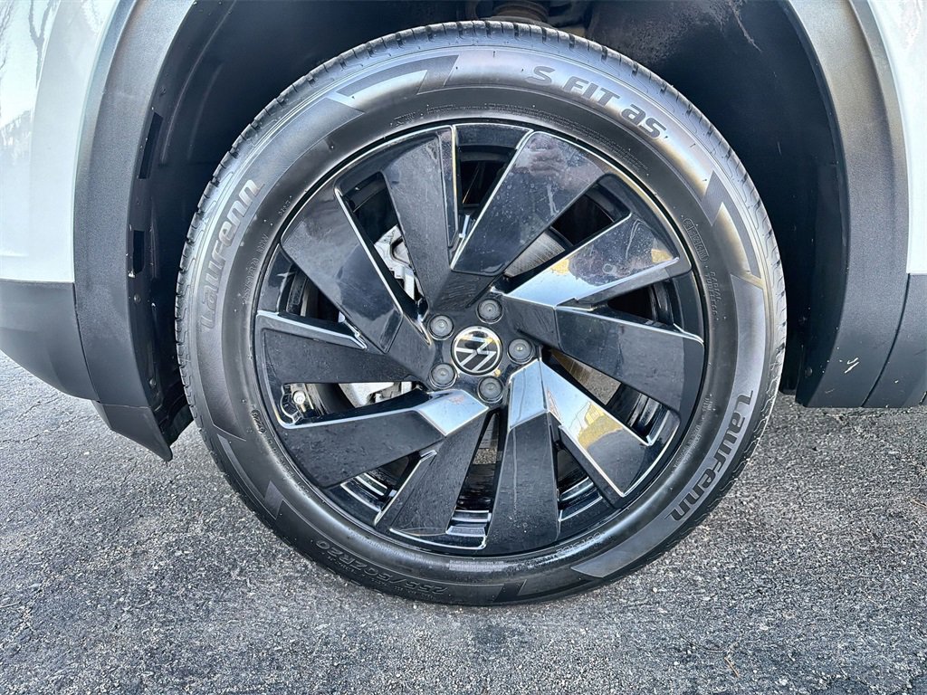 Used 2024 Volkswagen Atlas SE w/ Black Wheel Package image 19
