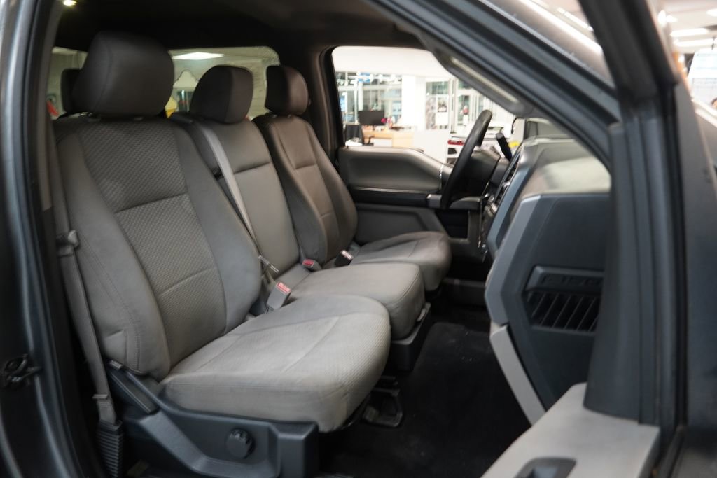 Used 2015 Ford F150 XLT image 28