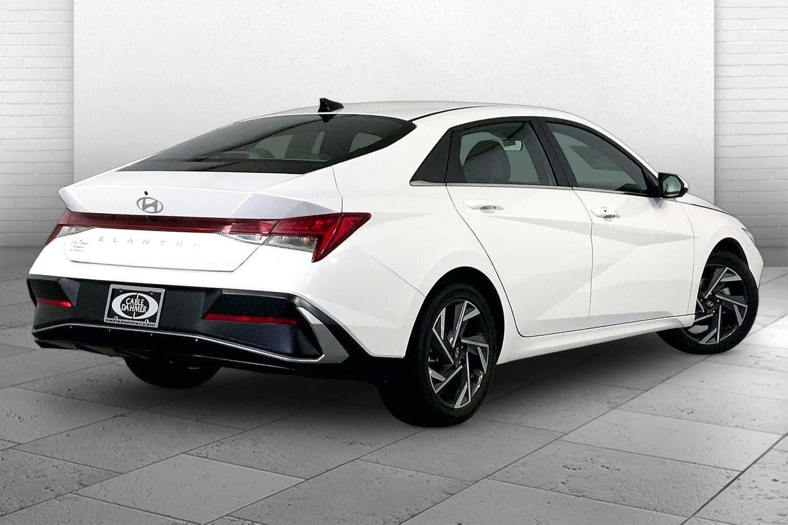 Used 2025 Hyundai Elantra SEL FWD image 13