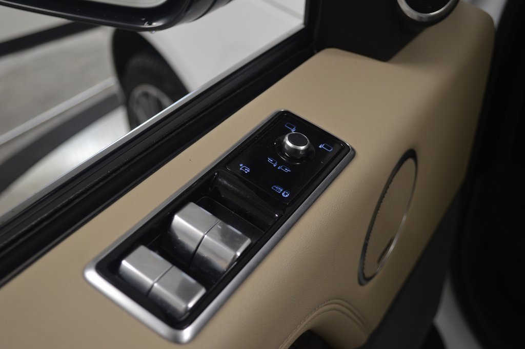 Used 2022 Land Rover Range Rover Westminster Edition image 18